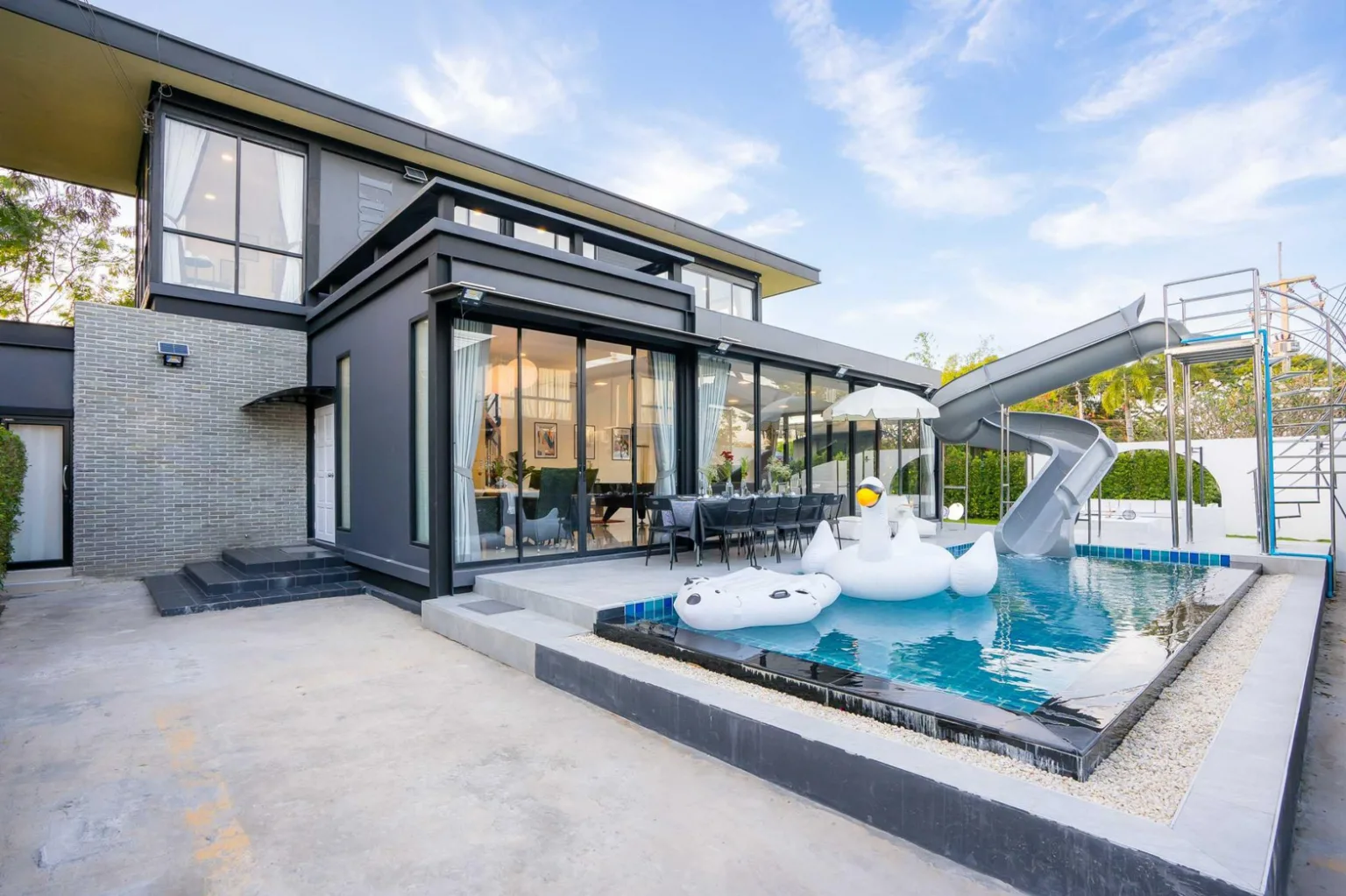 ที่พักพูลวิลล่า พัทยา 4 ห้องนอน